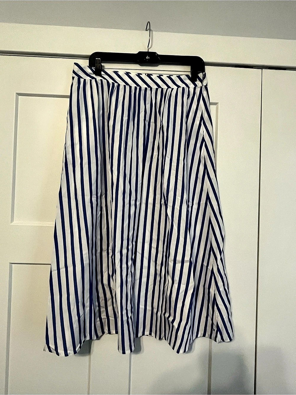 Tommy Hilfiger Blue & White Striped Midi Skirt size 6 Like New